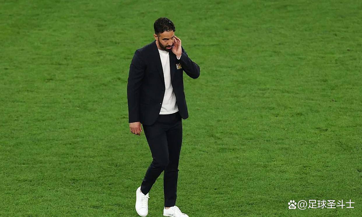 曼联法甲新星争夺战面临多方夹击，转会操作需提速