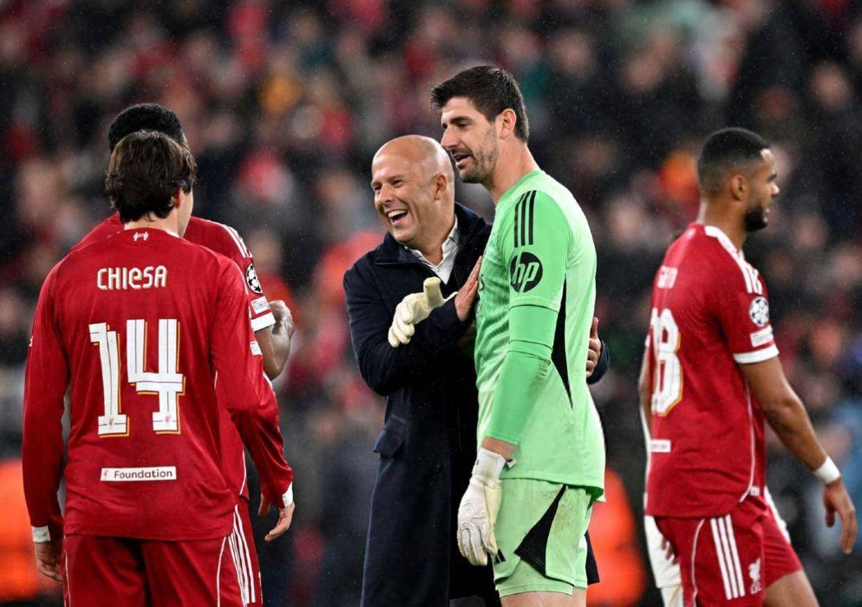 足坛一夜动态！拜仁灭巴黎夺16连胜，疲弱利物浦斩皇马，尤文一胜难求